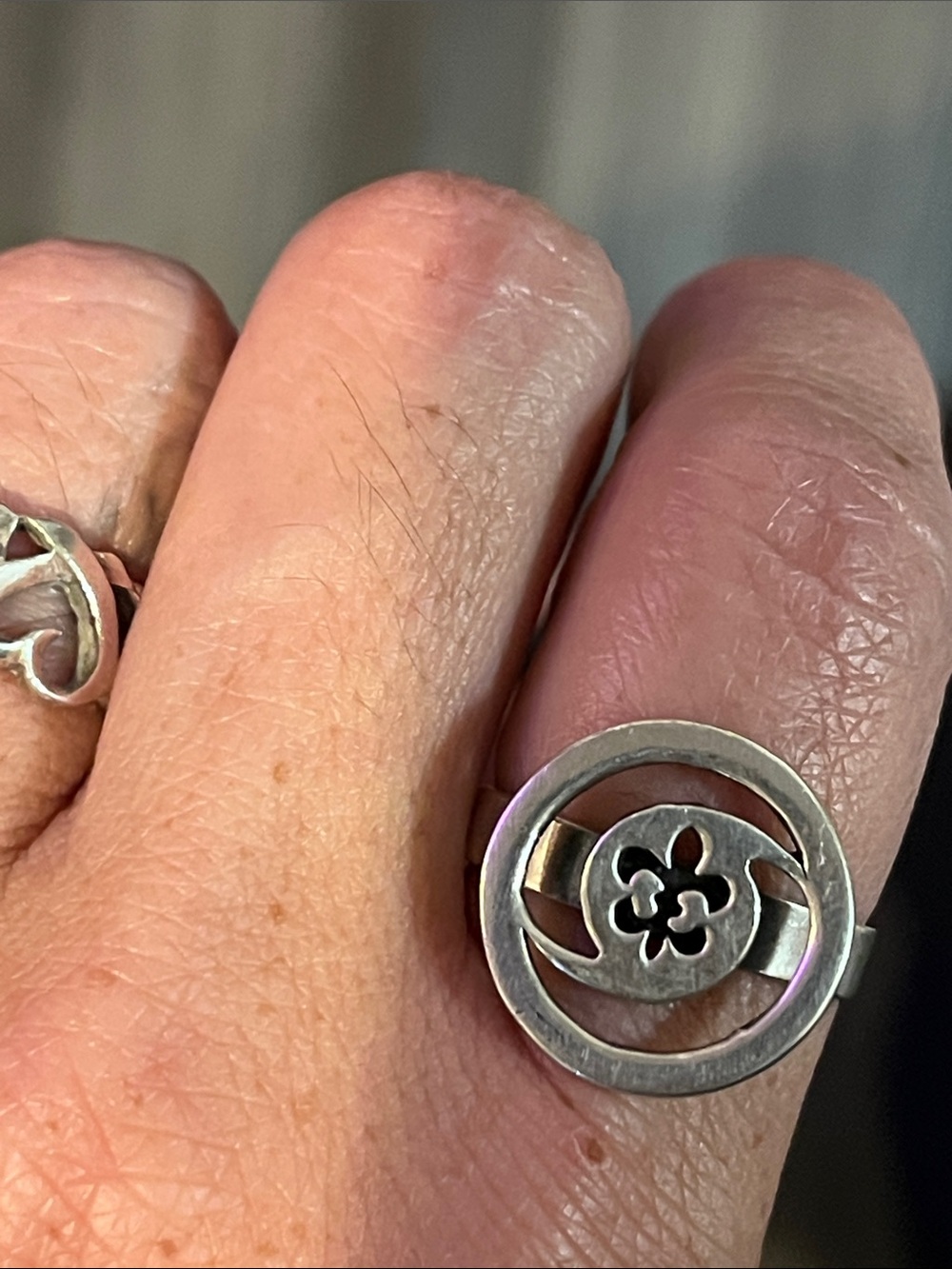 Sterling Fleur-De-Lis Hurricane disc ring